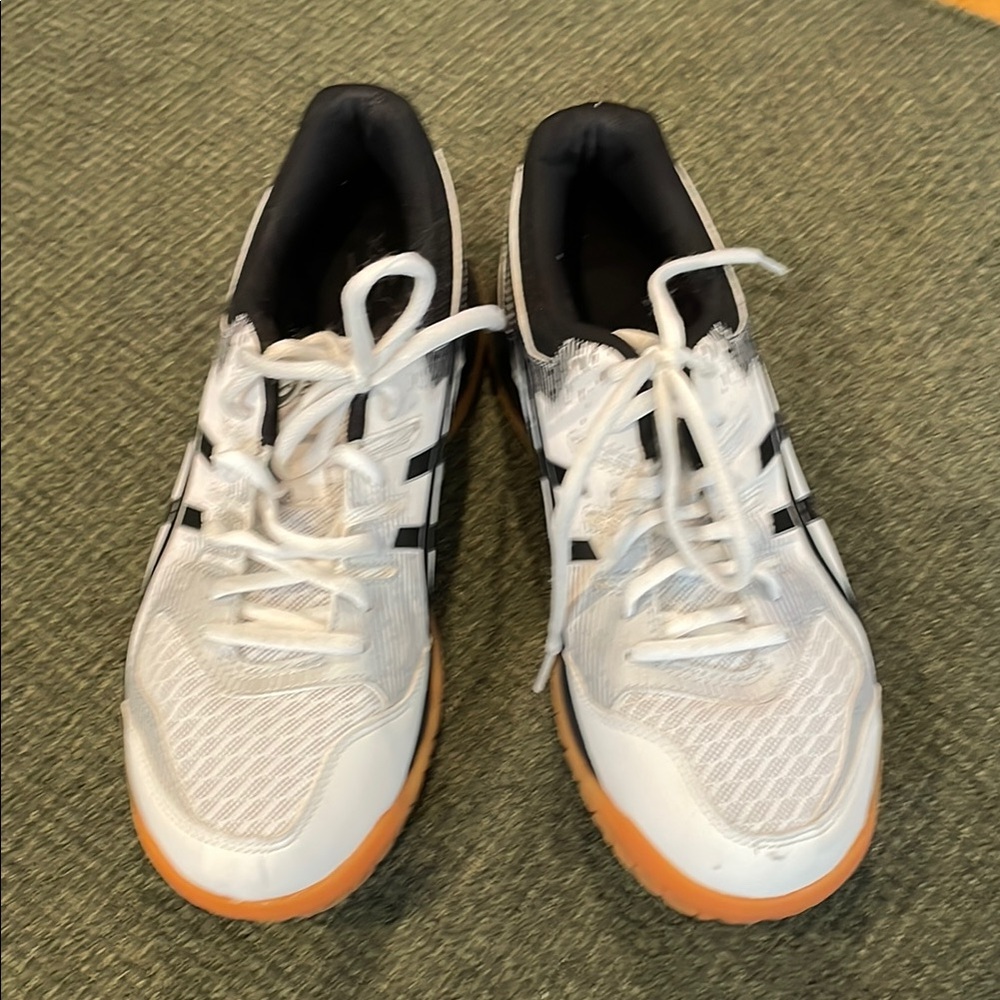 ASICS White and Black Women’s Gel-Rocket Athletic Shoes (sz 9)
